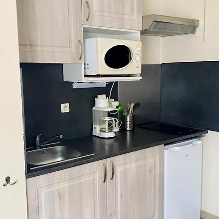 Ensoleille Avec Balcon Et Parking - Wifi Inclus - Centre-ville Amelie-les-bains - Fr-1-703-164 *